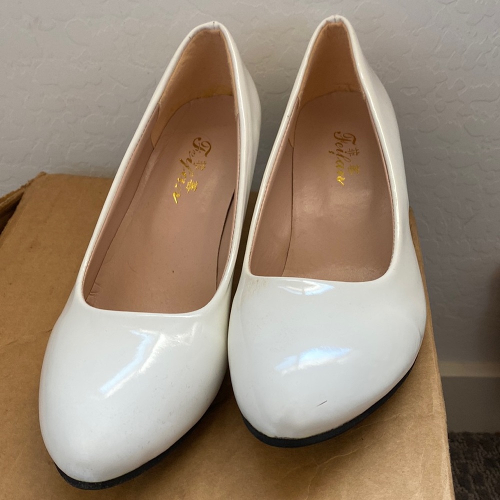 Feifan vintage style pumps in white. Size 41 euro size, 8.5 us size. Like new.